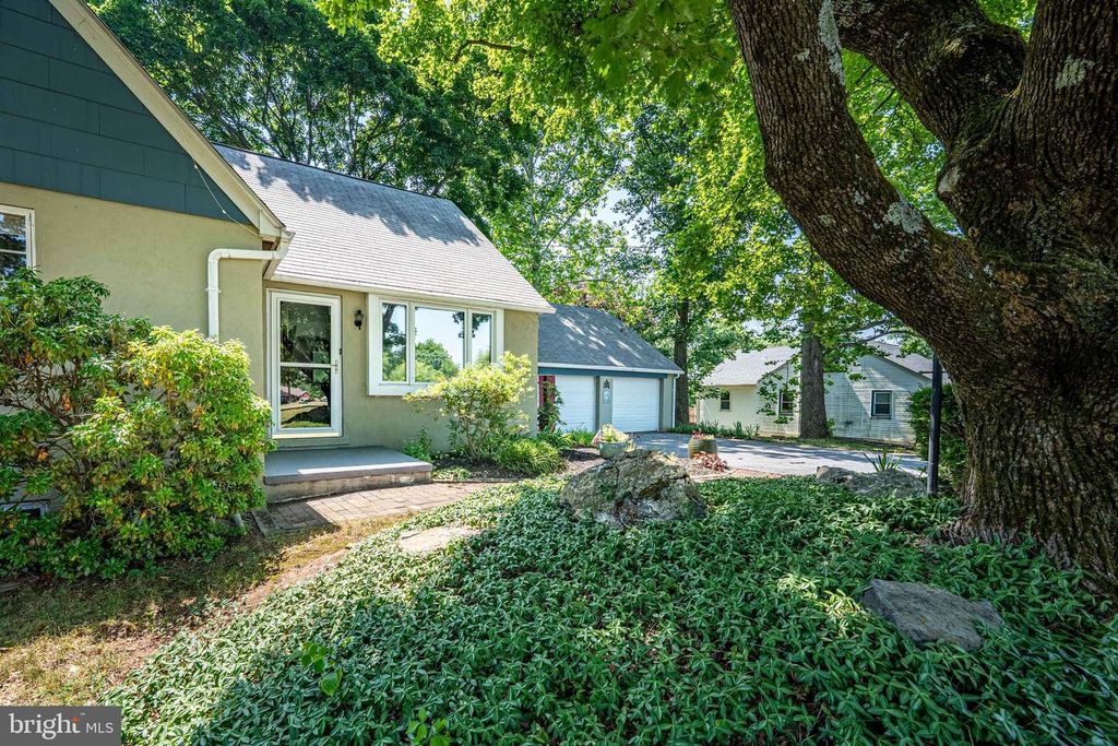 3070 MIDDLE CREEK RD, Gilbertsville, PA 19525