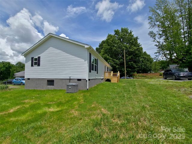 126 Fountain Way, Swannanoa, NC 28778