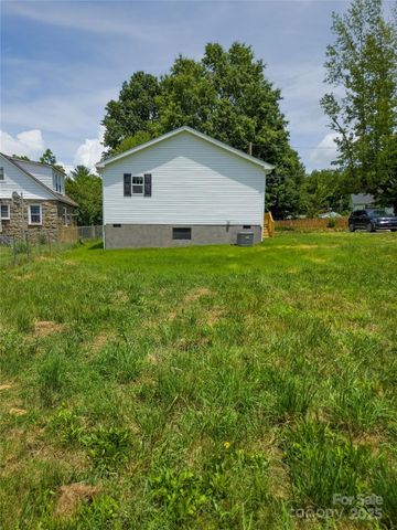 126 Fountain Way, Swannanoa, NC 28778