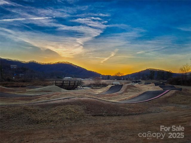 126 Fountain Way, Swannanoa, NC 28778