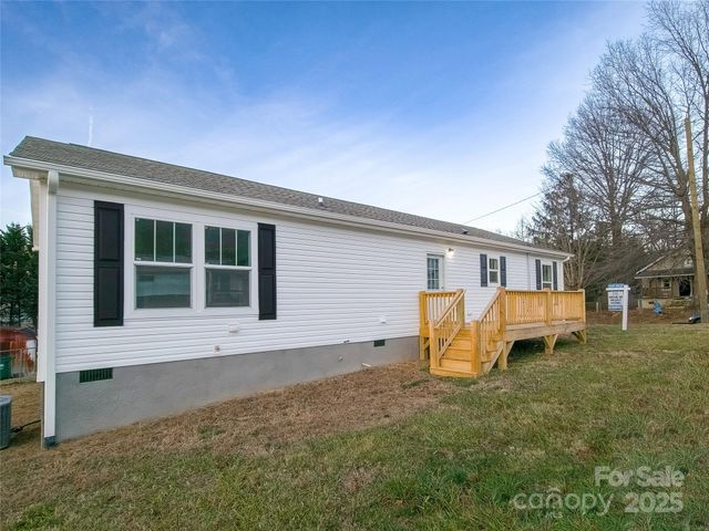 126 Fountain Way, Swannanoa, NC 28778