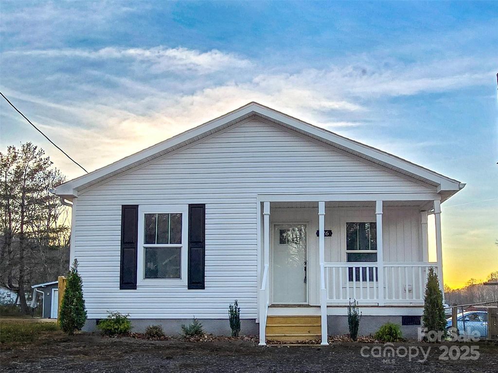126 Fountain Way, Swannanoa, NC 28778