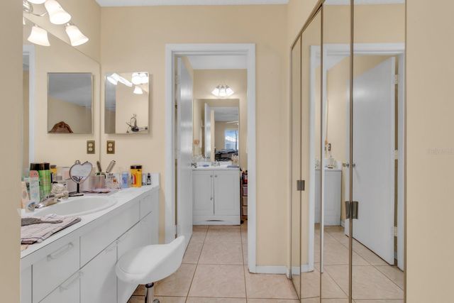 5617 BLUE SHADOWS COURT 66-4, Orlando, FL 32811