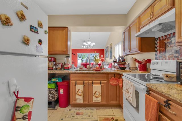 5617 BLUE SHADOWS COURT 66-4, Orlando, FL 32811