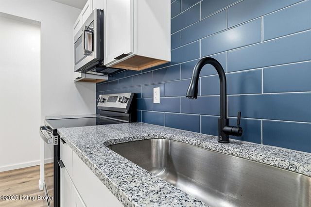 3517 Leith Ln, Louisville, KY 40218