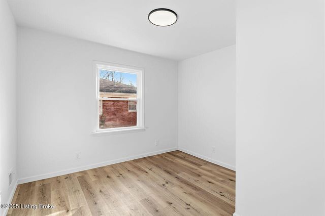 3517 Leith Ln, Louisville, KY 40218