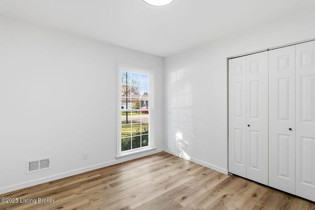 3517 Leith Ln, Louisville, KY 40218