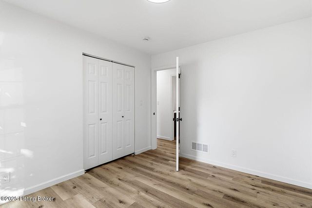 3517 Leith Ln, Louisville, KY 40218