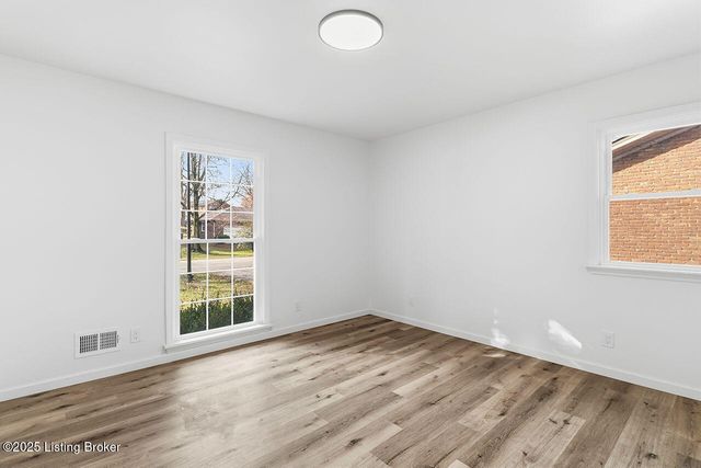 3517 Leith Ln, Louisville, KY 40218