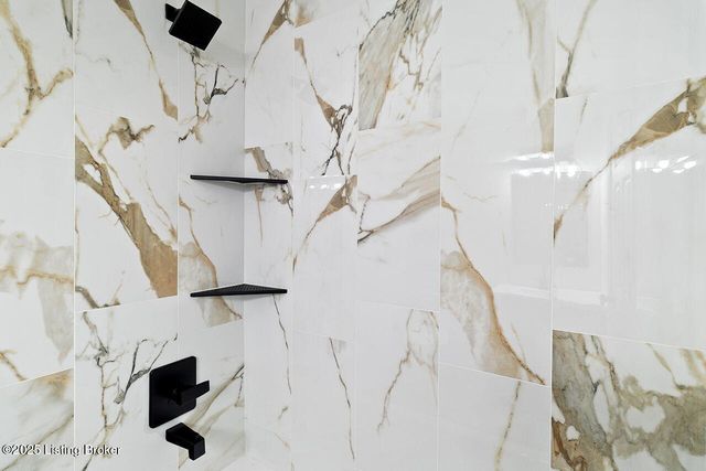 3517 Leith Ln, Louisville, KY 40218