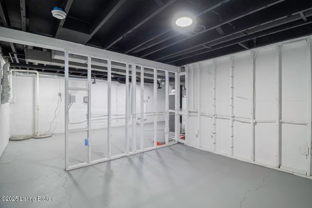 3517 Leith Ln, Louisville, KY 40218