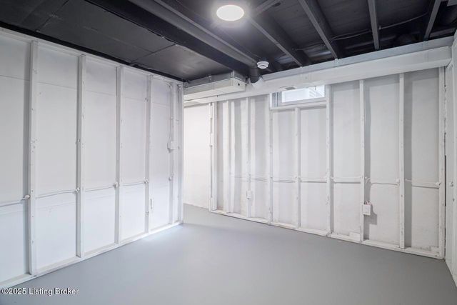 3517 Leith Ln, Louisville, KY 40218