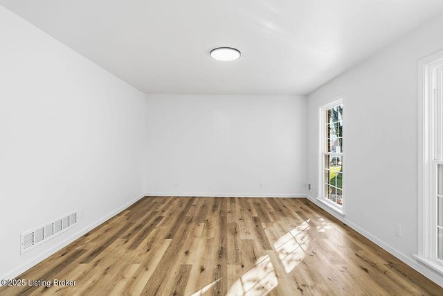 3517 Leith Ln, Louisville, KY 40218