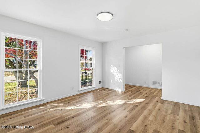 3517 Leith Ln, Louisville, KY 40218