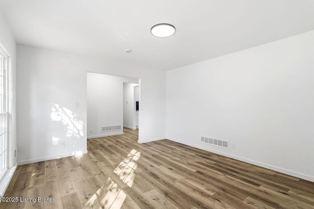 3517 Leith Ln, Louisville, KY 40218