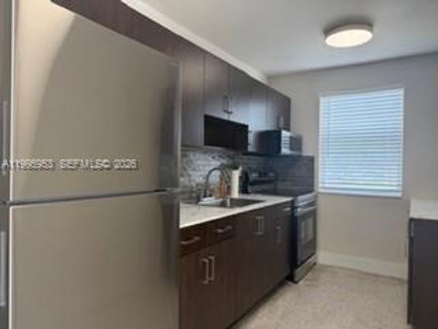 1607 NW 16th Ave 1, Miami, FL 33125