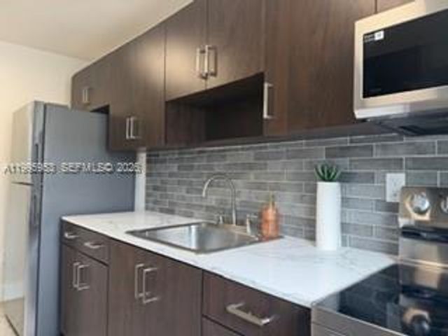 1607 NW 16th Ave 1, Miami, FL 33125