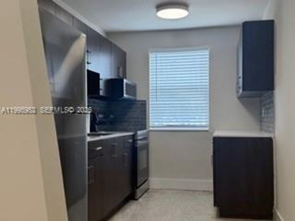 1607 NW 16th Ave 1, Miami, FL 33125