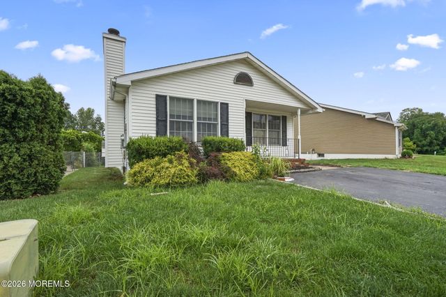 21 Parkview Way, Englishtown, NJ 07726