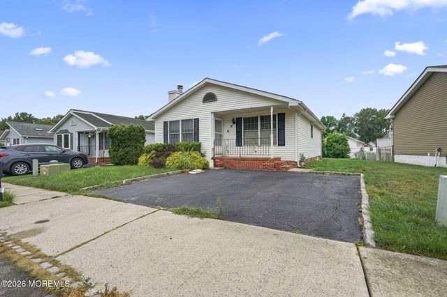 21 Parkview Way, Englishtown, NJ 07726