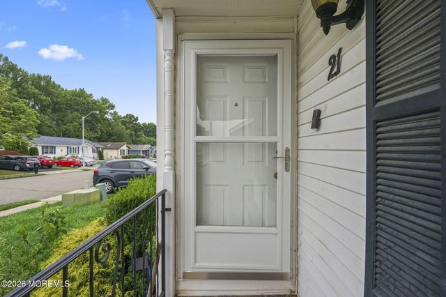 21 Parkview Way, Englishtown, NJ 07726