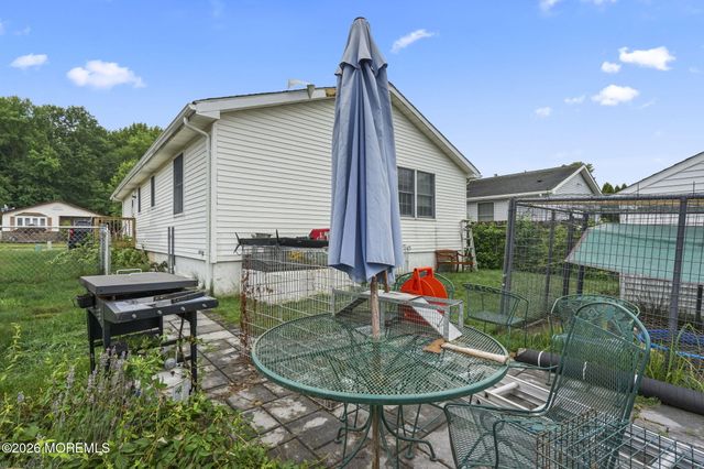 21 Parkview Way, Englishtown, NJ 07726