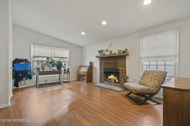 21 Parkview Way, Englishtown, NJ 07726