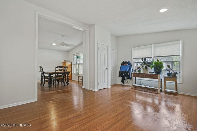 21 Parkview Way, Englishtown, NJ 07726