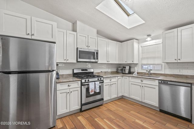 21 Parkview Way, Englishtown, NJ 07726