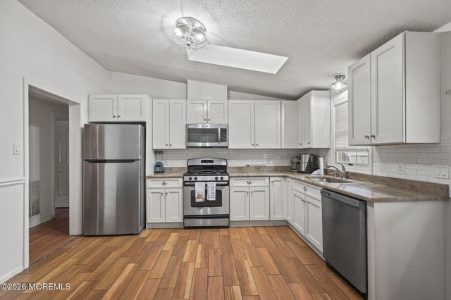 21 Parkview Way, Englishtown, NJ 07726