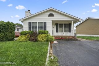 21 Parkview Way, Englishtown, NJ 07726