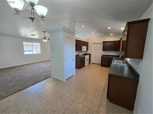 2470 E Neal Avenue, Kingman, AZ 86409