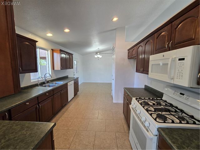 2470 E Neal Avenue, Kingman, AZ 86409