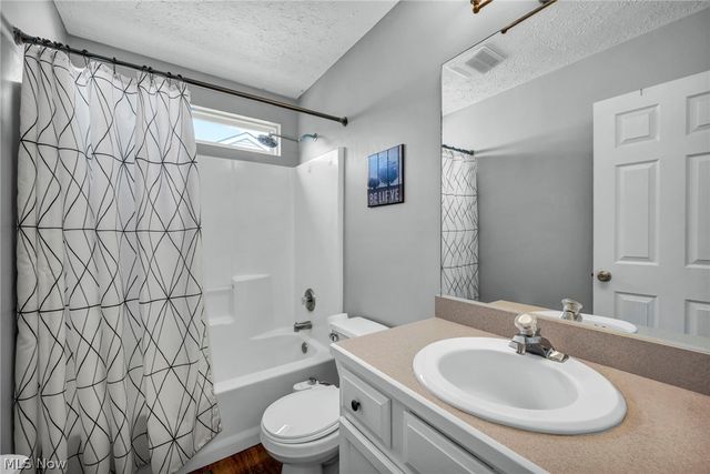 1174 Brittany Boulevard, Akron, OH 44312