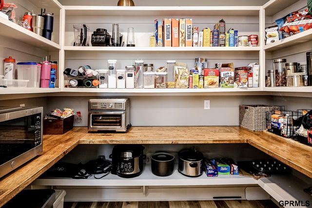 28420 Laurel Circle, Valley, NE 68064