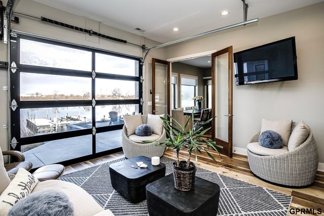 28420 Laurel Circle, Valley, NE 68064