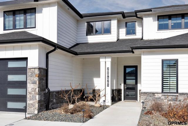 28420 Laurel Circle, Valley, NE 68064