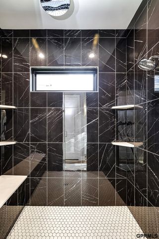 28420 Laurel Circle, Valley, NE 68064