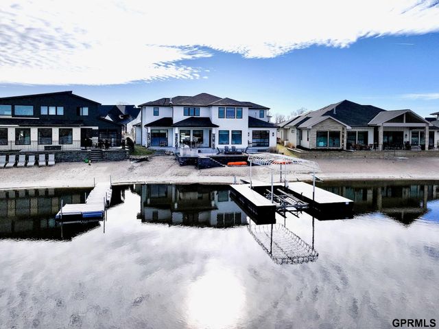 28420 Laurel Circle, Valley, NE 68064