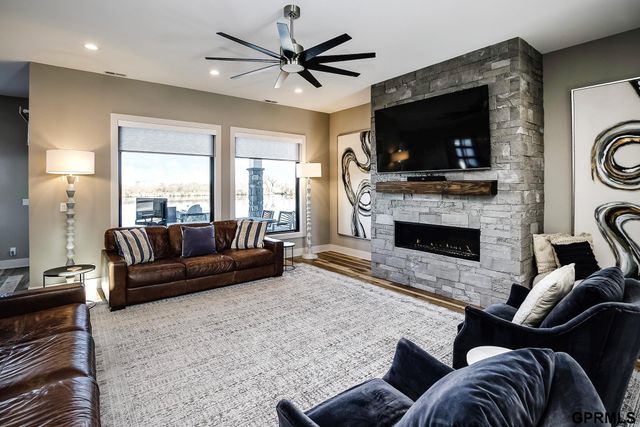 28420 Laurel Circle, Valley, NE 68064