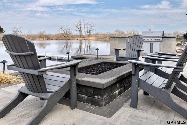 28420 Laurel Circle, Valley, NE 68064