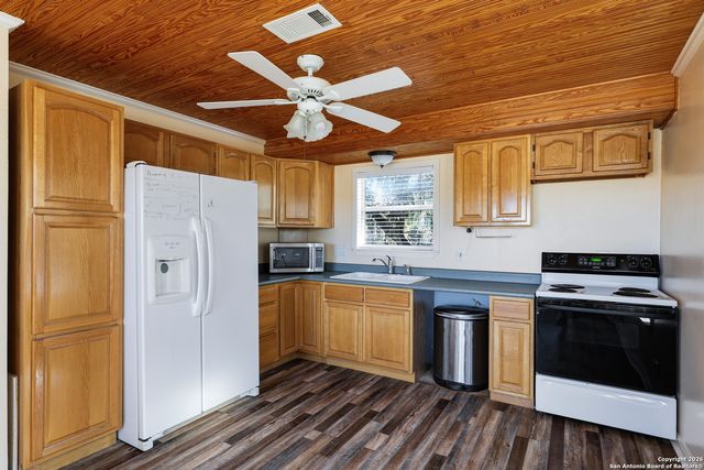 622 Pebble Beach, Lakehills, TX 78063