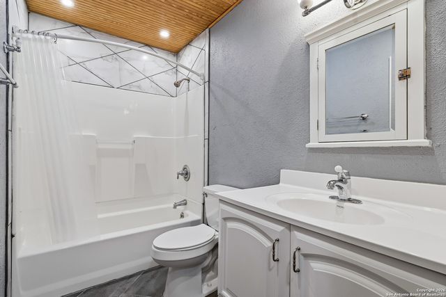 622 Pebble Beach, Lakehills, TX 78063