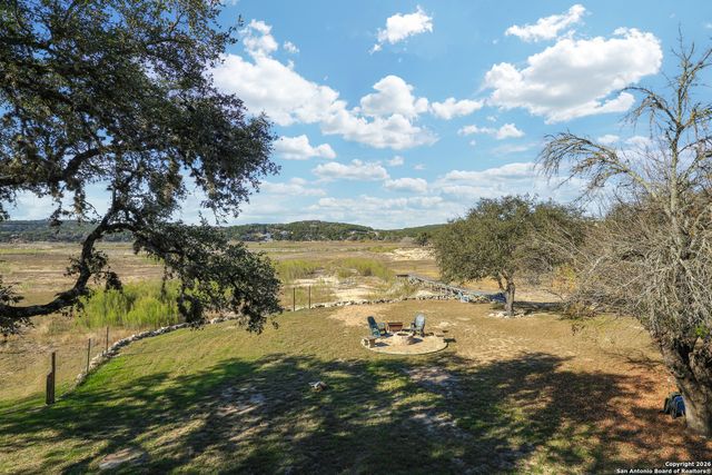 622 Pebble Beach, Lakehills, TX 78063