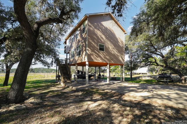 622 Pebble Beach, Lakehills, TX 78063