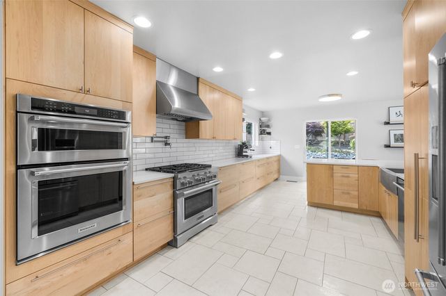 557 Fort Ebey Road, Coupeville, WA 98239
