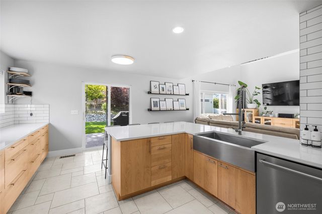 557 Fort Ebey Road, Coupeville, WA 98239