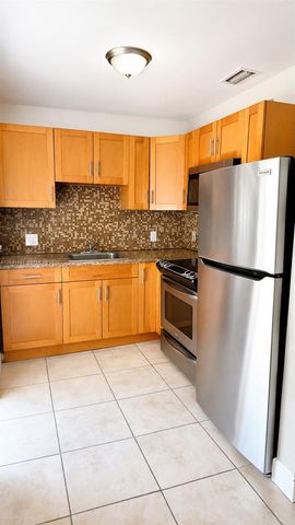 943 NW 63rd St, Miami, FL 33150