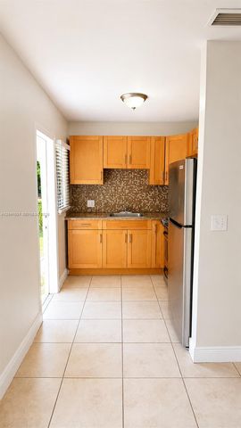 943 NW 63rd St, Miami, FL 33150