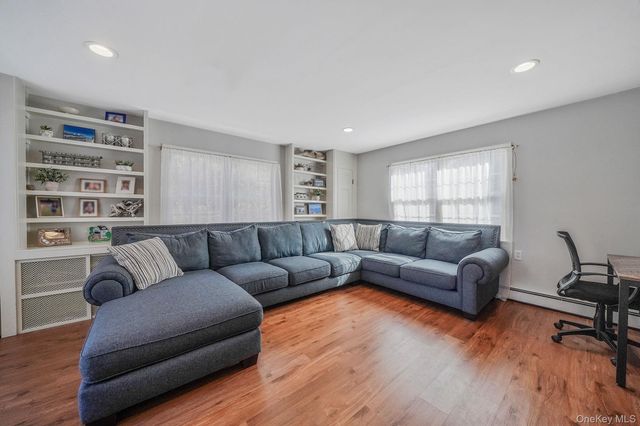 109 Quaker Path, Stony Brook, NY 11790